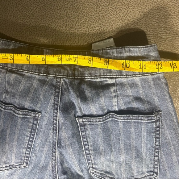 UNIQ By LITZ Women Mid Rise Flare Bellbottom Denim Raw Hem Jeans Size 27/5 - Picture 8 of 9